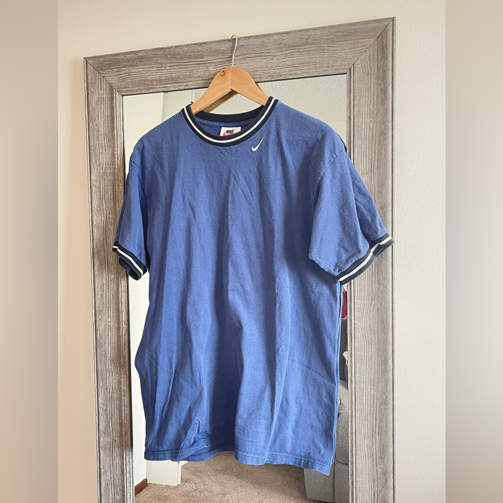 Vintage Nike tee 
Size M